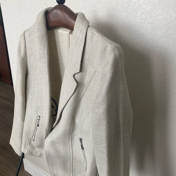 Gorgeous Cream Chico’s Blazer - Picture 2 of 4